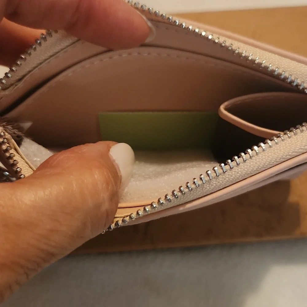 Pink Wallet - Picture 3 of 4